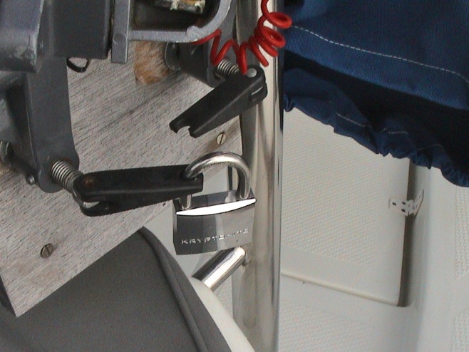 Colombia Outboard Lock.JPG (110641 bytes)